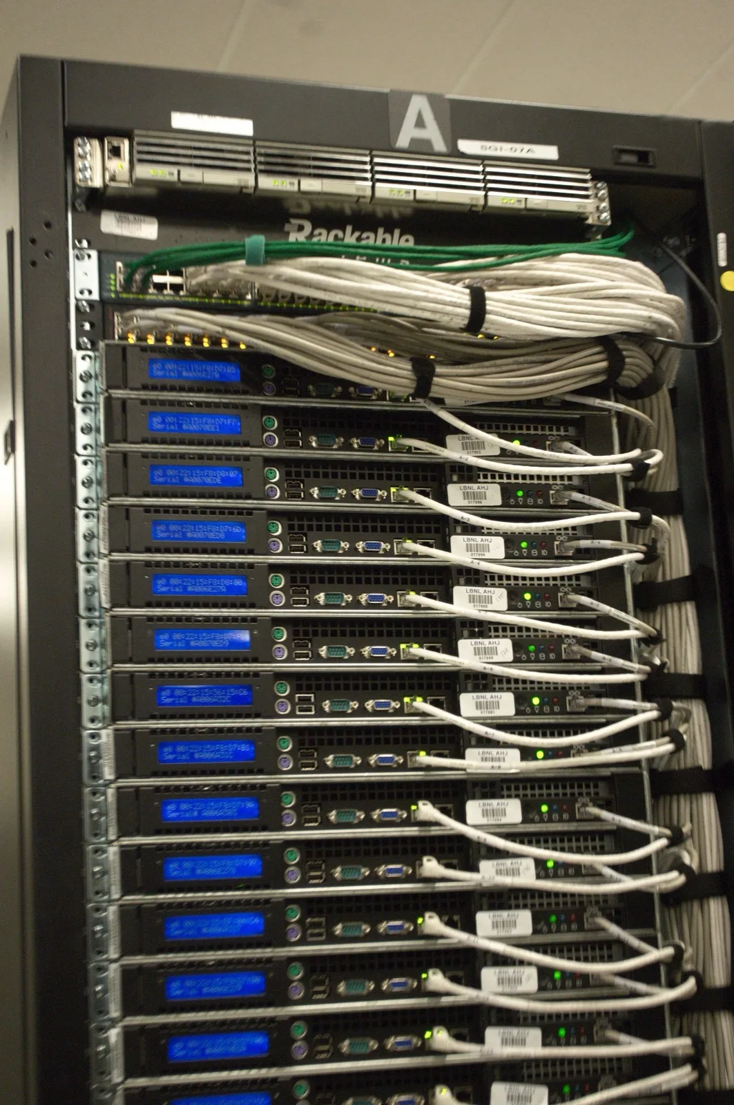 Illustration liée à l'annonce du partenariat entre Kalray et Bull portant sur une technologie de réseau haute vitesse compatible Ultra Ethernet pour l'intelligence artificielle
