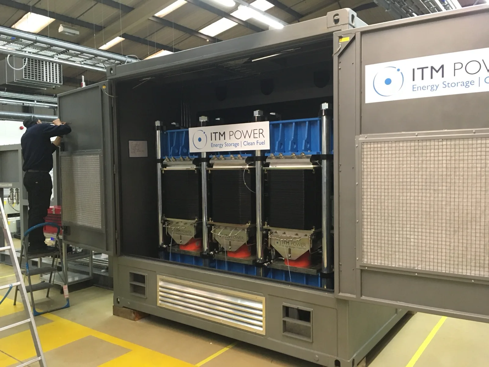 Laboratory test equipment and control instrumentation used in clean hydrogen technology development