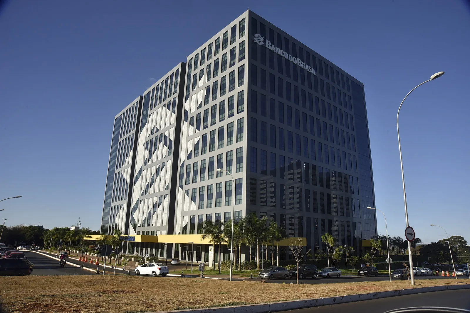 Fachada da B3, a bolsa de valores brasileira, em São Paulo, onde certificados de recebíveis imobiliários e do agronegócio são negociados