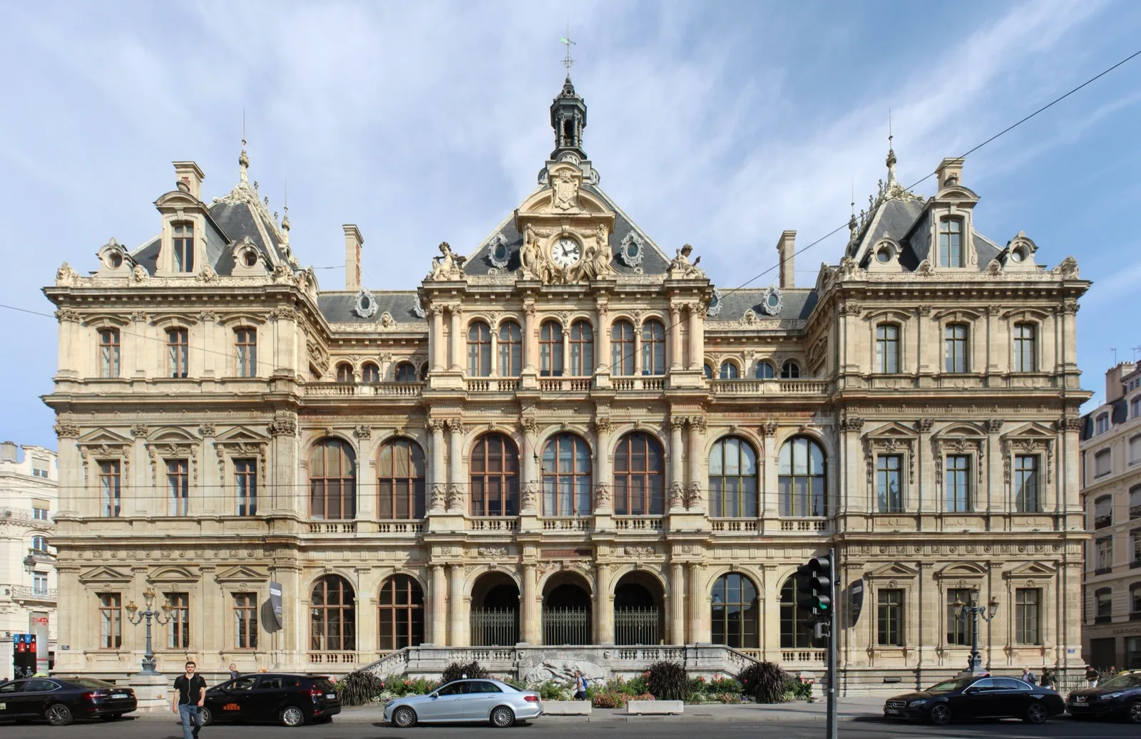 Écran de cotation boursière affichant les prix d'achat et de vente d'une action ainsi que le carnet d'ordres