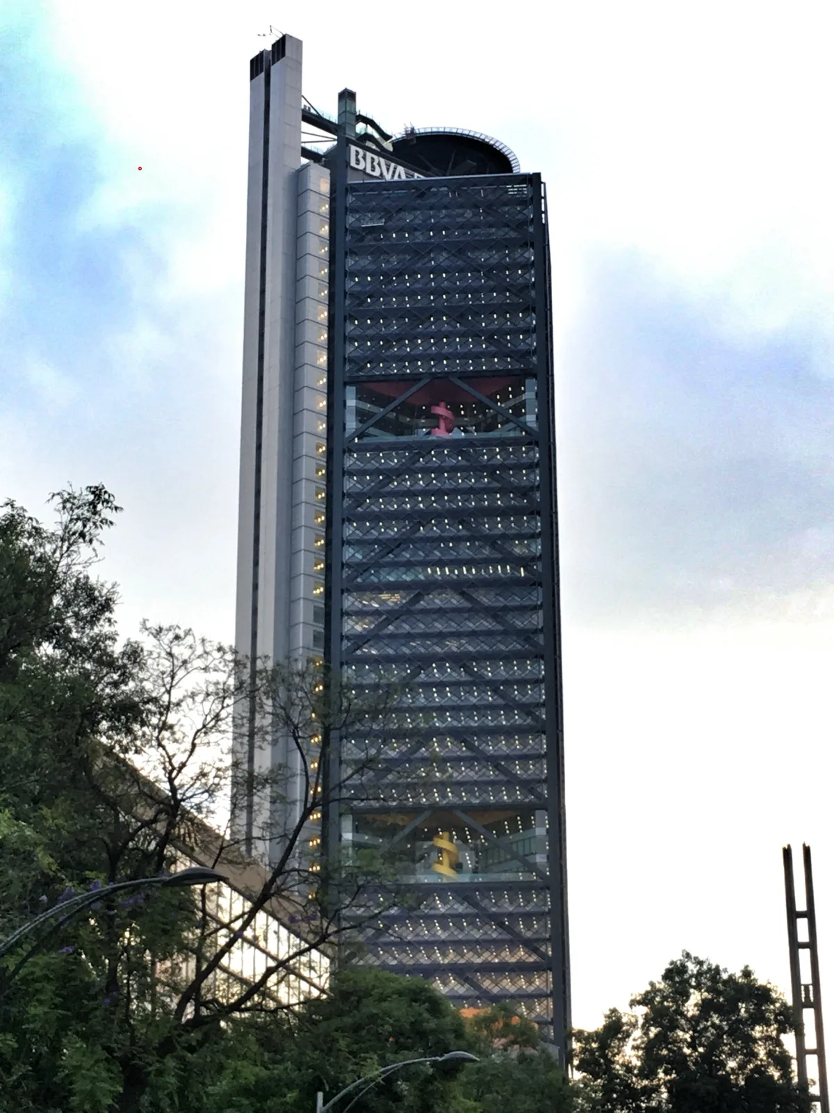 Fachada del edificio del Banco de México en el centro de la Ciudad de México, sede del banco central que organiza las subastas de valores gubernamentales.