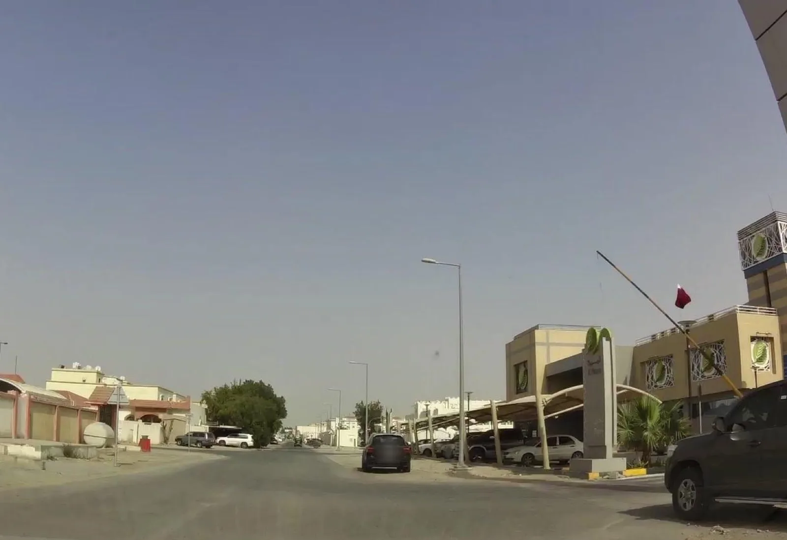 رسم توضيحي يبيّن فصل سجل ملكية الأوراق المالية لدى جهة الإيداع المركزي عن دفاتر شركة الوساطة وحسابات أموال العملاء.