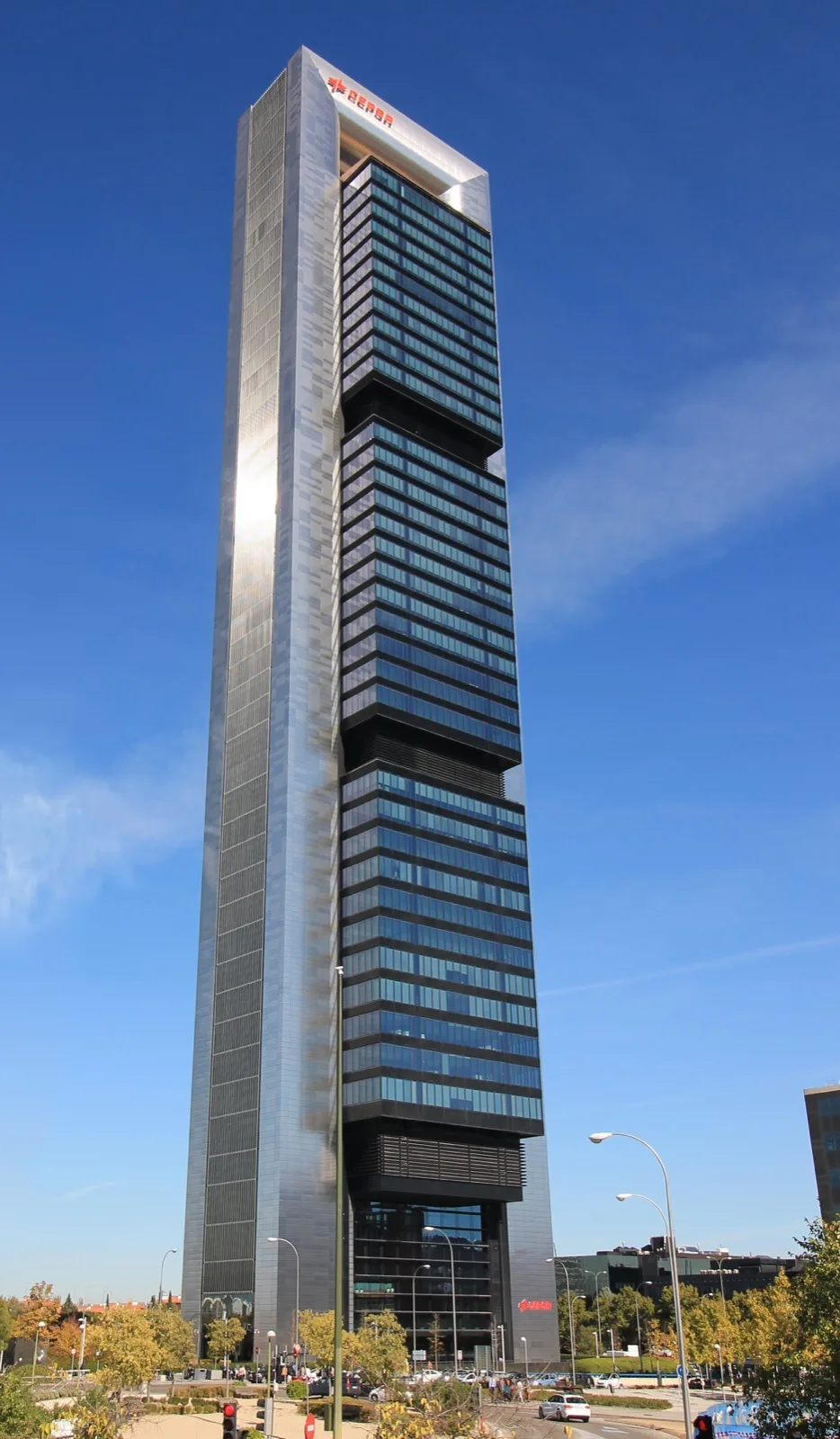 Panel electrónico de cotizaciones en el edificio de la Bolsa de Madrid, sede de los mercados de valores españoles